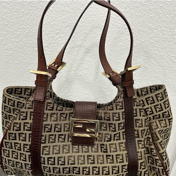 Fendi Handbags - Fendi Mamma Bucket Shoulder Bag W/COA